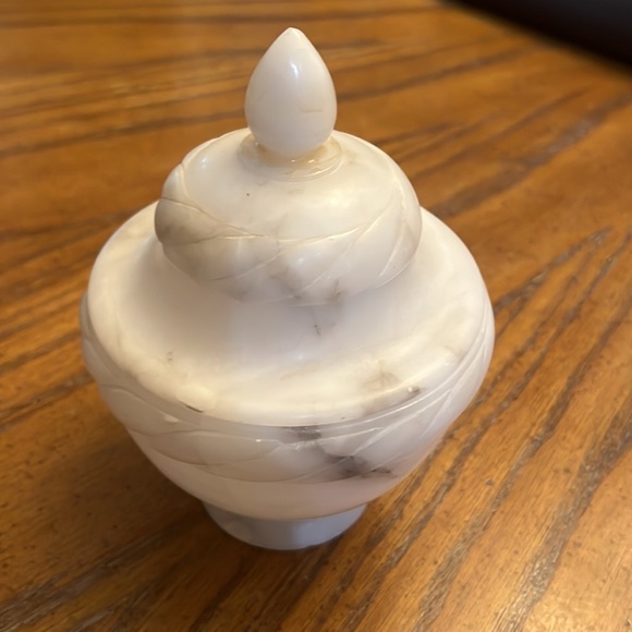 Vintage marble canister, vintage marble leaf trinkets - Picture 2 of 7